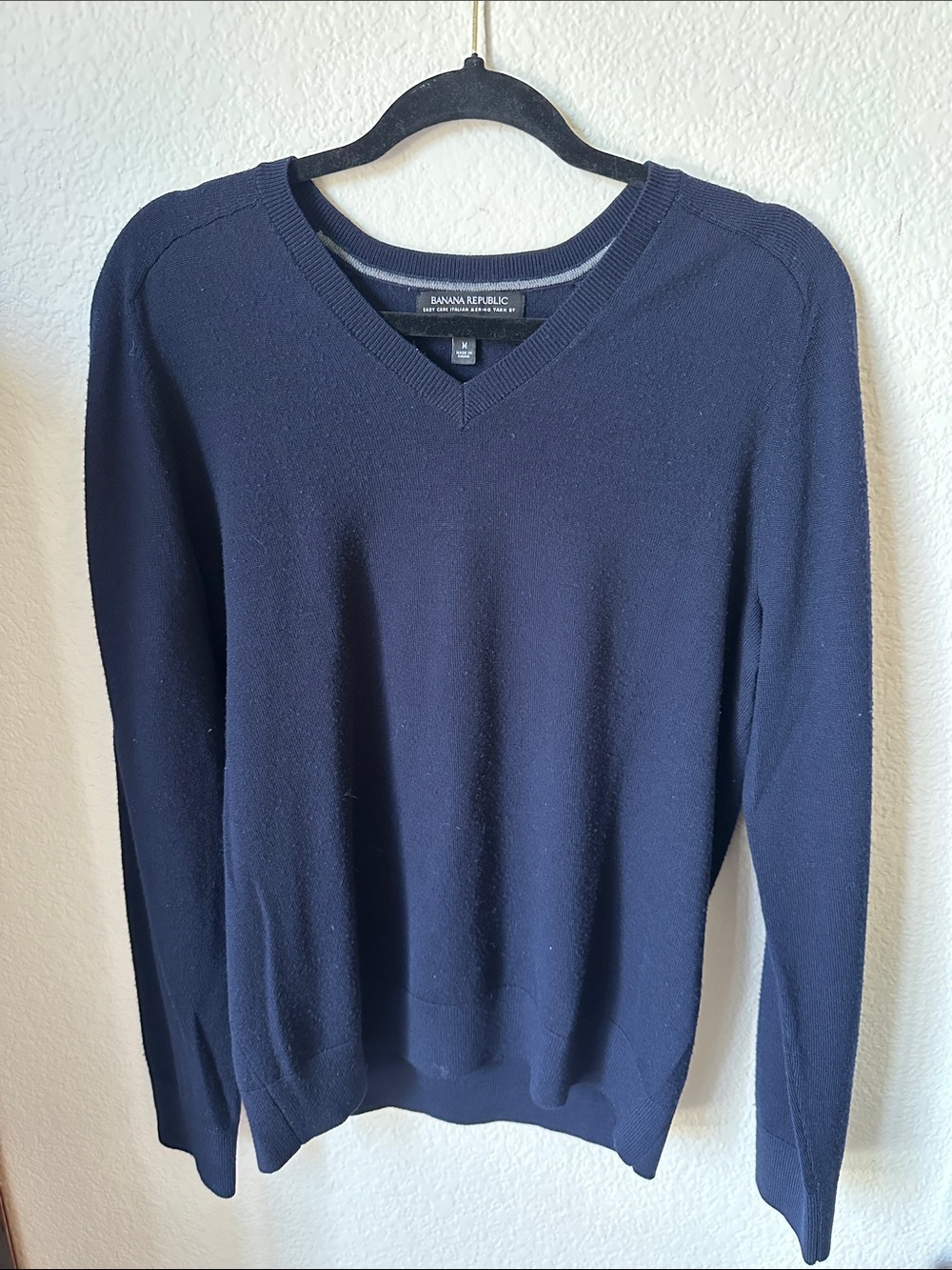 Banana Republic100% Merino Wool Men's Navy V-Neck Sweater